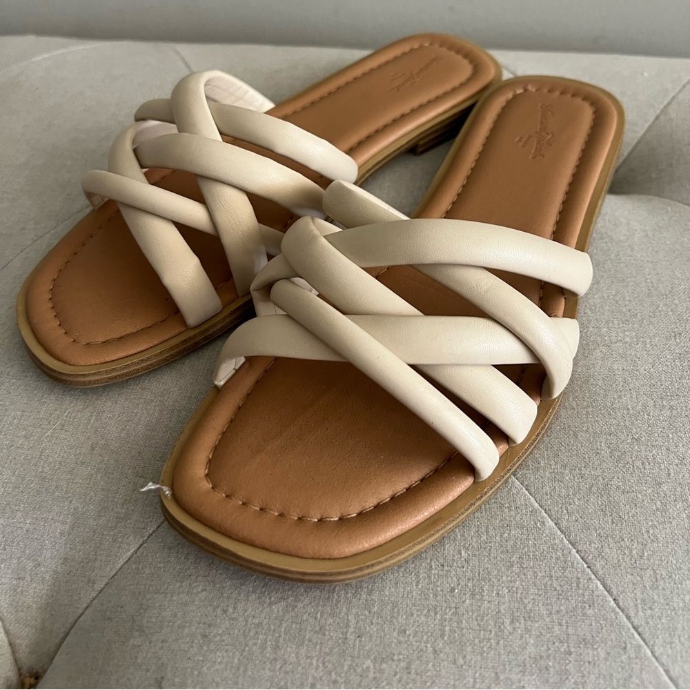 Universal thread neutral slide sandals
